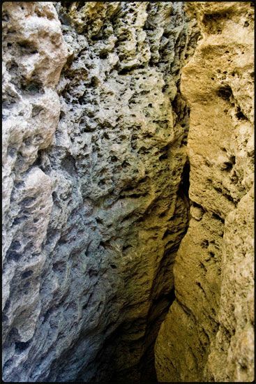 Vers les entrailles de la terre - Fort de Buoux - Luberon