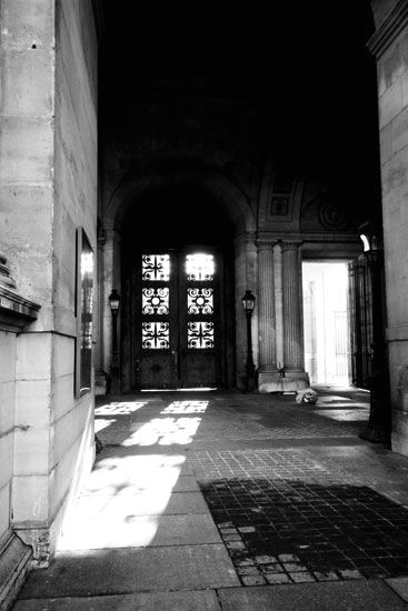 Les portes du Louvre